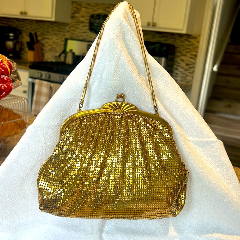 Whiting &Davis co mesh gold vintage bag . Good condition.